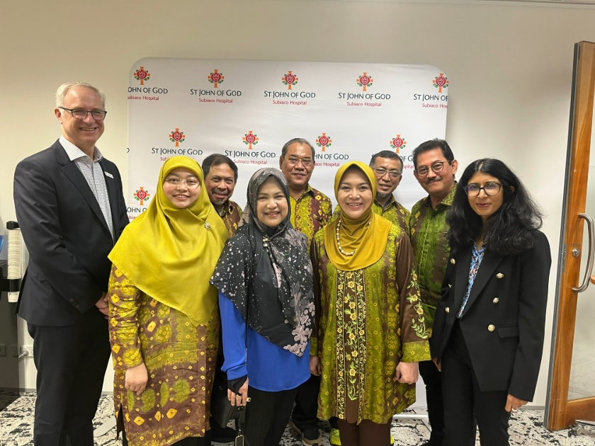 Image of visiting Indonesian doctors and Subiaco DMS and deputy DMS 