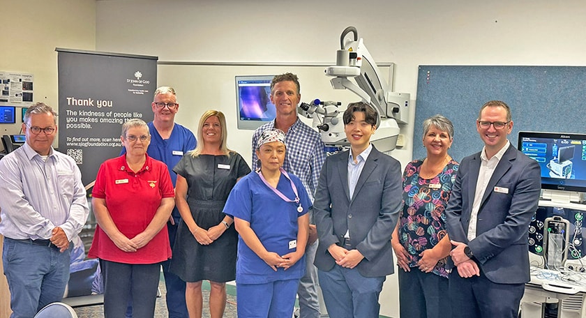 Demonstrating the new VR surgery equipment: Dr Ian Sinclair,  Julie O’Brien, Nigel Mallaber, Halina  Dorward, Mika Sumitomo, Dr Russell Townsend, Dr Alex Kang, Corne Habig, and Jack Harding.