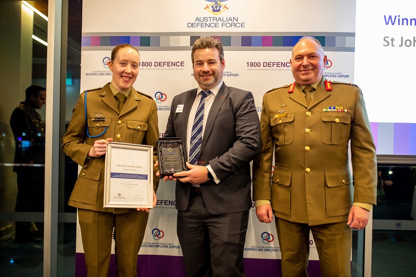Head Joint Support Services Division Major General Douglas Laidlaw AM CSC with Signaller Emma-Lee Jeavons and Ben Dellar, St John of God Murdoch Hospital’s Director Business and Service Development, at the annual WA Employer Support Awards event in Perth.