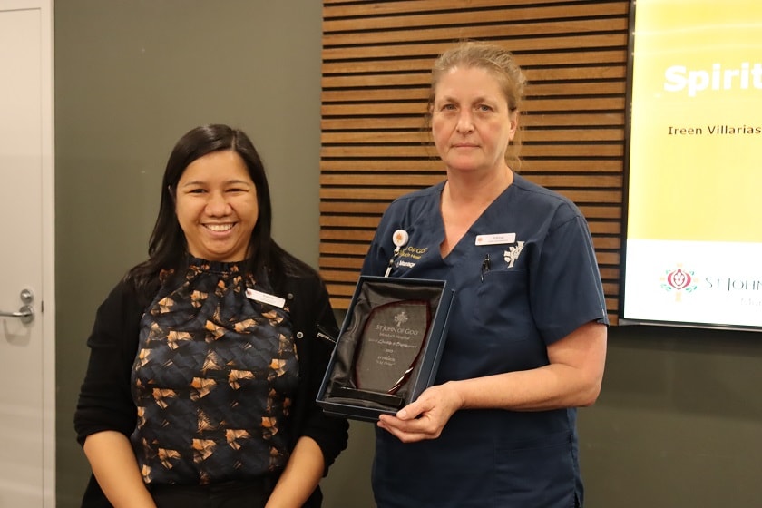 Manager Quality and Risk Ireen Villarias with Nurse Unit Manager St Francis Ward Irene Pienaar, holding the award.