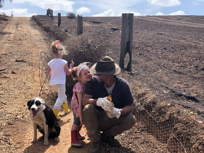 2022 winning image dad with family 