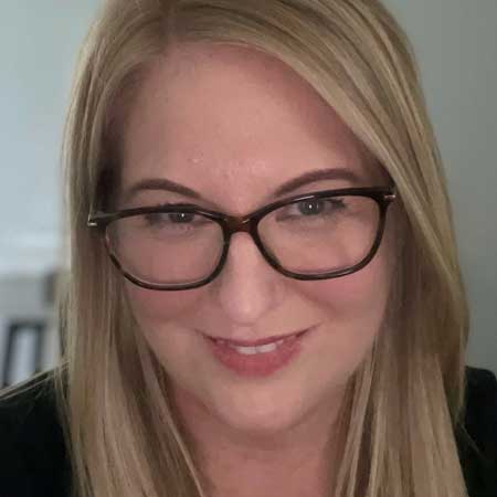 Photo of blog author Kelly Jacobson