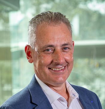Portrait of A/Prof Chris Holmes