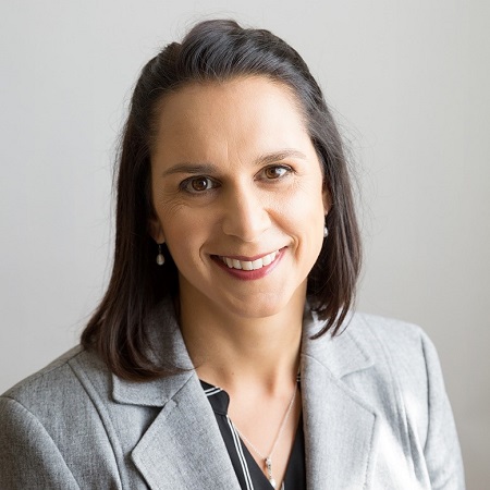 Portrait of Dr Hannah Rose