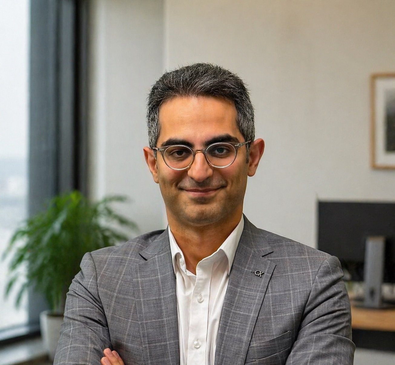 Portrait of Dr Reshad Mirnour