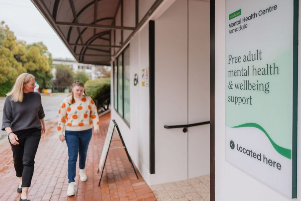 Two people walking up to the entrance of Armadale Medicare Mental Health Centre