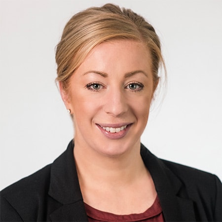 Portrait of Dr Hannah Sylvester