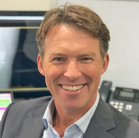 Portrait of Dr Simon Smith
