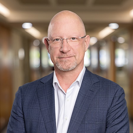 Portrait of Dr Sven Goebel