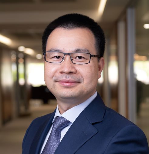 Portrait of Dr Lingjun Mou
