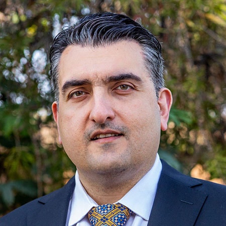 Portrait of Dr Pouya Hafezi