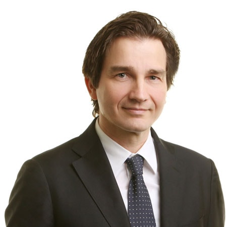 Portrait of Dr Oliver Klein