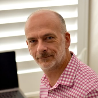 Portrait of Dr Scott Claxton